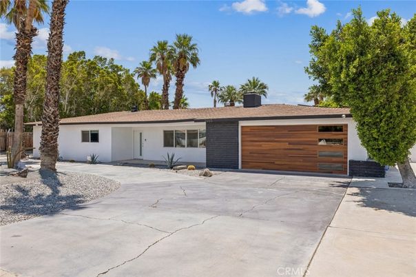 Attached, Exterior, Facade, Ranch