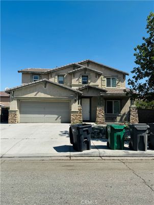 Attached, Exterior, Facade, Mediterranean