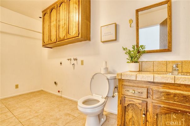Bathroom, Interior, Tile Countertops
