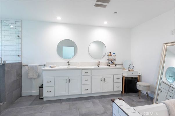 Bathroom, Dual Sink Vanities, Interior, Recessed Lighting