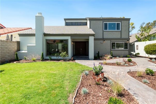 Backyard, Exterior, Facade, Split Level