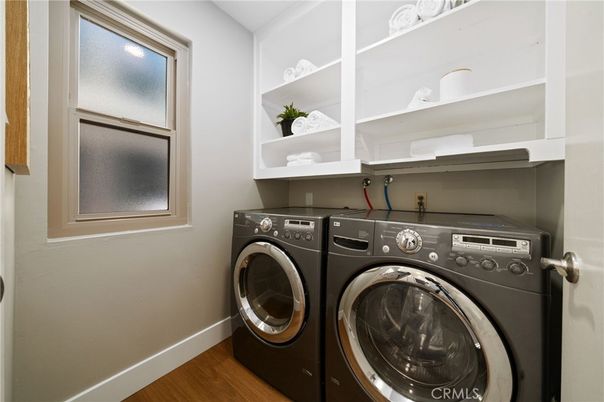 Interior, Washer, Wood Texture Flooring