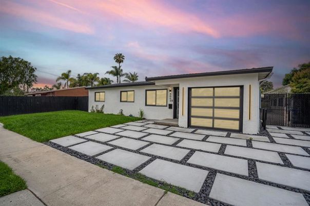 Attached, Backyard, Exterior, Facade, Modern