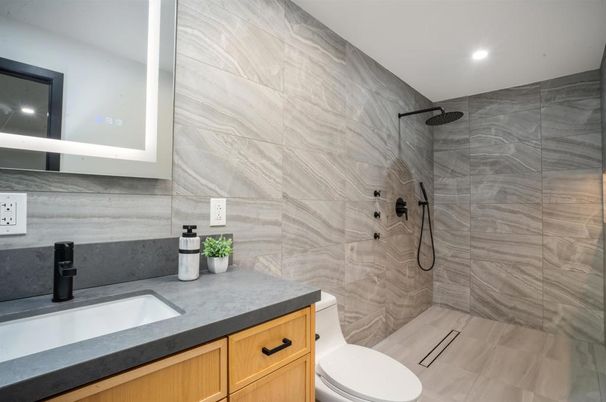 Bathroom, Interior, Recessed Lighting