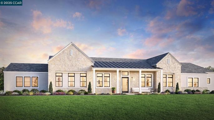 Exterior, Facade, Farmhouse