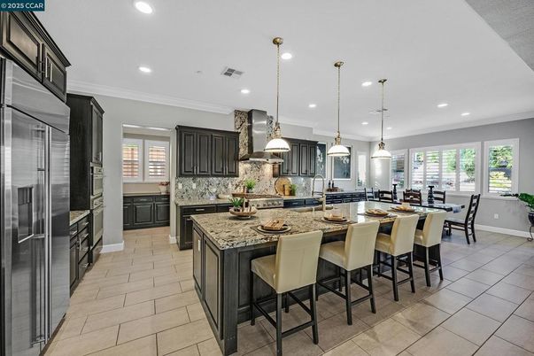 Dining room, Interior, Kitchen, Pendant Lights, Recessed Lighting, Stainless Steel Appliances