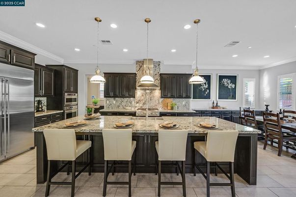 Dining room, Interior, Kitchen, Pendant Lights, Recessed Lighting, Stainless Steel Appliances