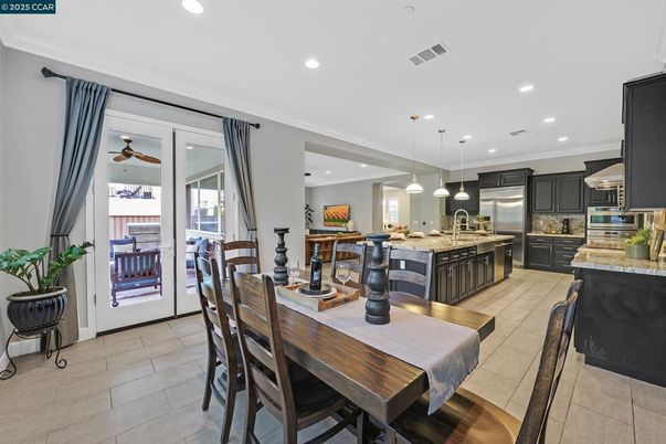 Dining room, Interior, Kitchen, Pendant Lights, Recessed Lighting, Stainless Steel Appliances