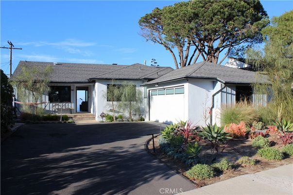 Attached, Exterior, Facade, Ranch