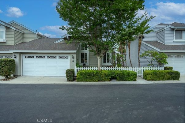 Attached, Exterior, Facade, Ranch