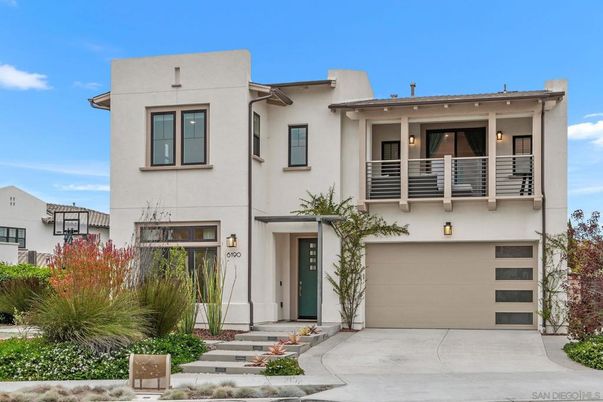 Attached, Exterior, Facade, Modern