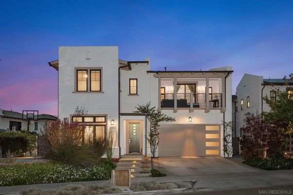 Attached, Exterior, Facade, Modern