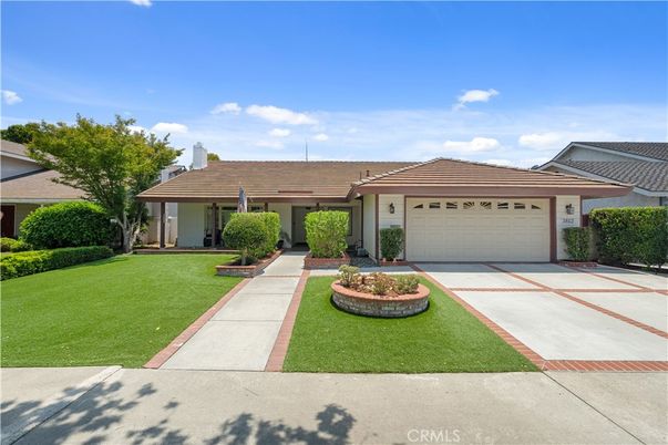 Attached, Exterior, Facade, Ranch