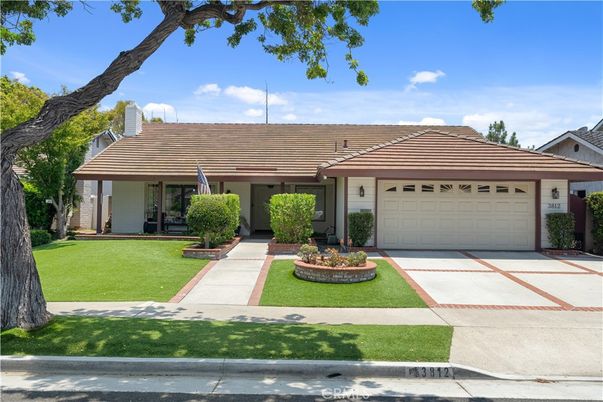 Attached, Exterior, Facade, Ranch