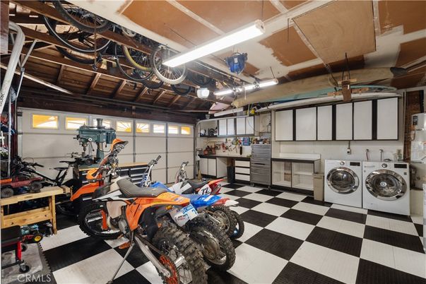 Garage, Interior, Washer