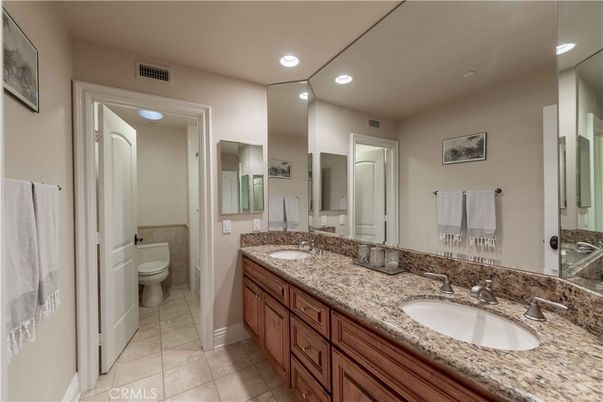 Bathroom, Dual Sink Vanities, Interior, Recessed Lighting