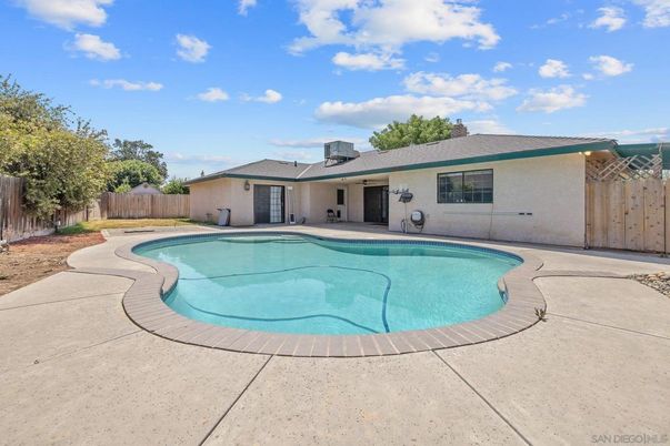 Exterior, Pool