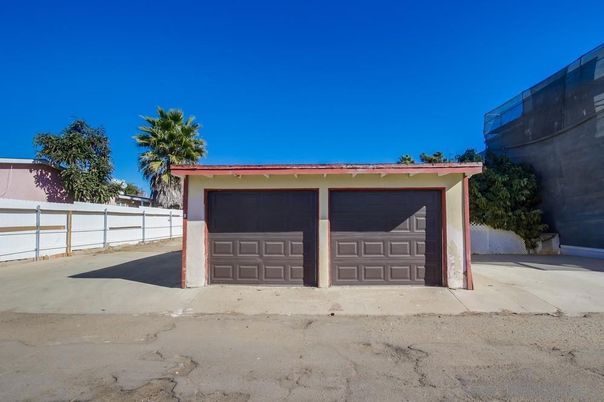 Detached Garage, Exterior