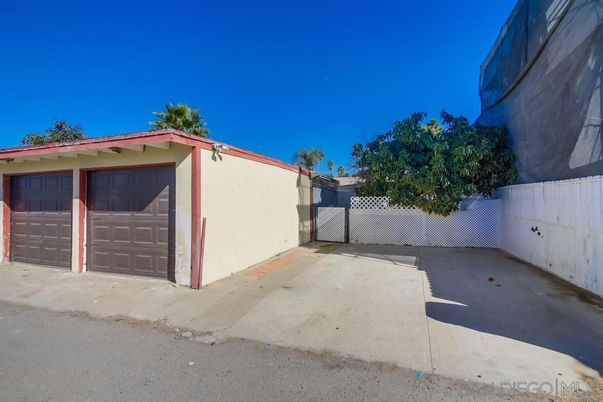 Detached Garage, Exterior