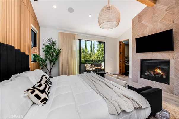 Bedroom, Fireplace, Interior, Pendant Lights, Recessed Lighting