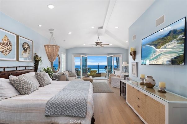 Bedroom, Interior, Living room, Pendant Lights, Recessed Lighting, Water, Wood Texture Flooring