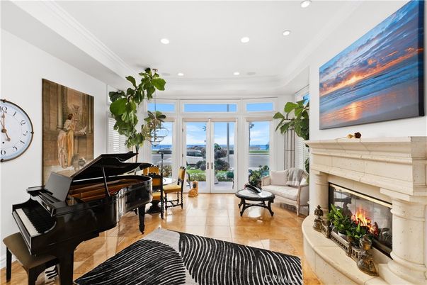 Fireplace, Interior, Living room, Piano, Recessed Lighting