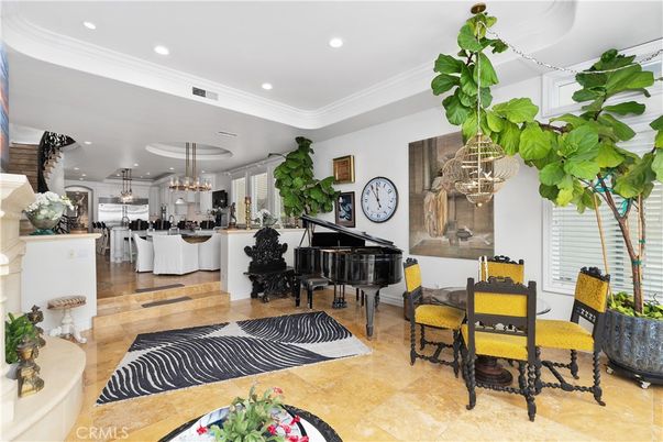 Chandelier, Dining room, Interior, Kitchen, Pendant Lights, Piano, Recessed Lighting