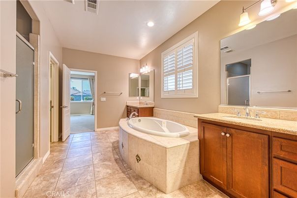 Bathroom, Dual Sink Vanities, Interior, Recessed Lighting