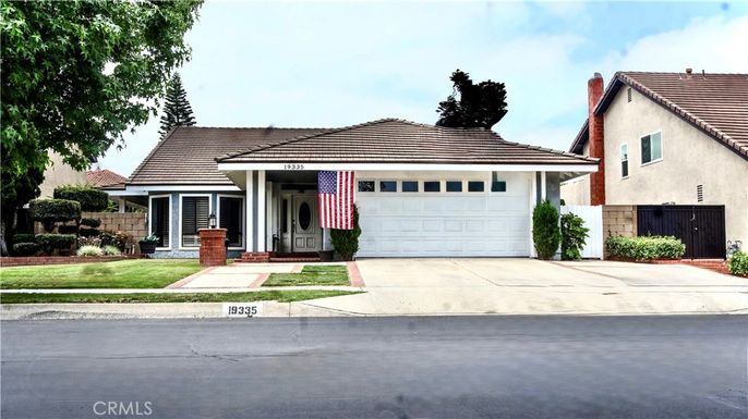 Attached, Exterior, Facade, Ranch