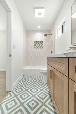Bathroom, Interior, Recessed Lighting