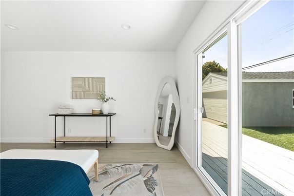 Interior, Recessed Lighting, Washer, Wood Texture Flooring