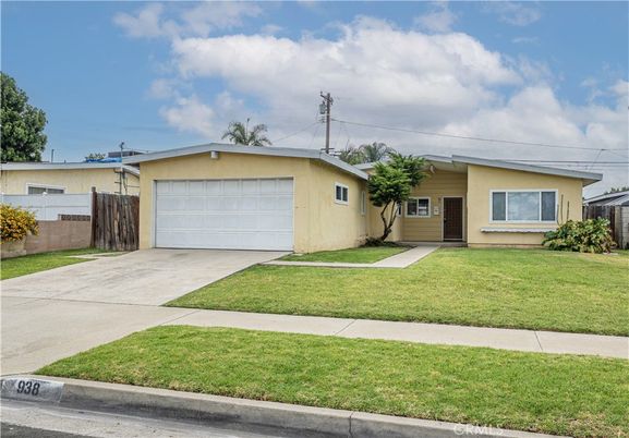 Attached, Exterior, Facade, Ranch