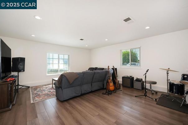Interior, Recessed Lighting, Wood Texture Flooring