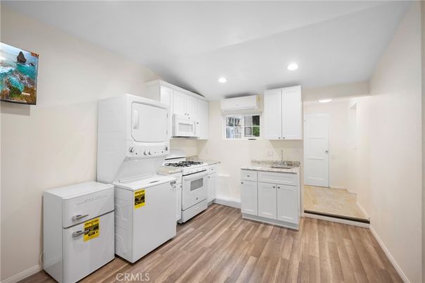 Interior, Kitchen, Recessed Lighting, Washer, Wood Texture Flooring