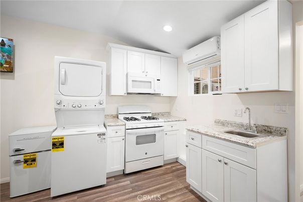 Interior, Kitchen, Recessed Lighting, Washer, Wood Texture Flooring