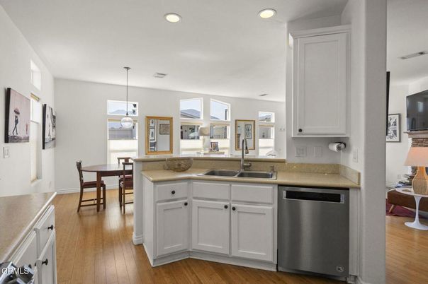 Dining room, Interior, Kitchen, Pendant Lights, Recessed Lighting, Wood Texture Flooring