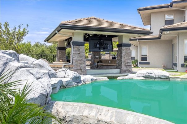 Exterior, Pool