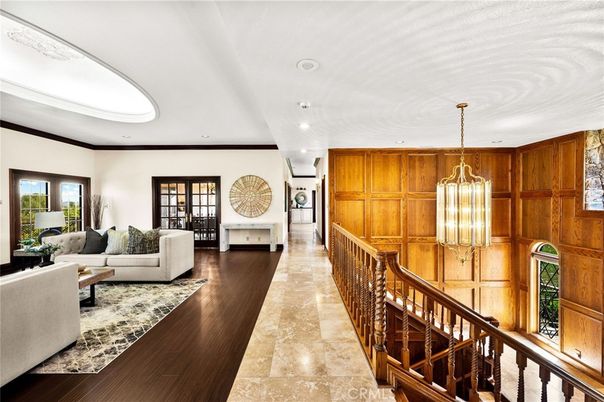 Interior, Living room, Pendant Lights, Recessed Lighting, Wood Texture Flooring, Wooden Walls
