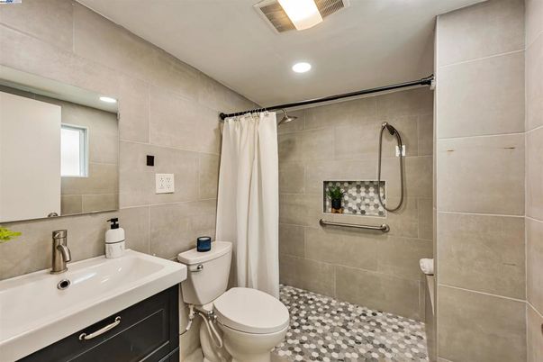 Bathroom, Interior, Recessed Lighting