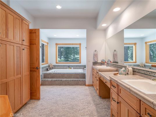 Bathroom, Dual Sink Vanities, Interior, Recessed Lighting