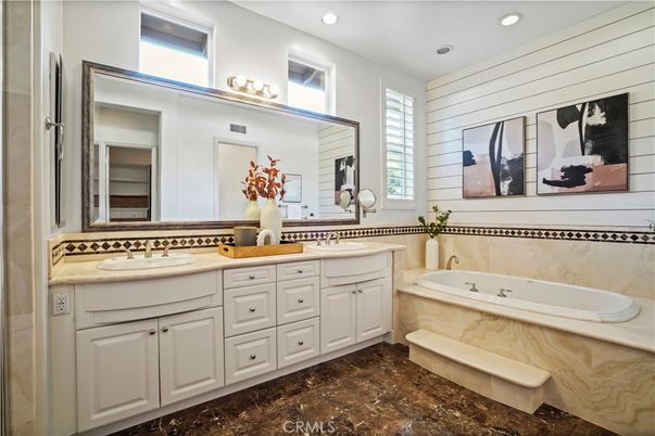 Bathroom, Dual Sink Vanities, Interior, Recessed Lighting
