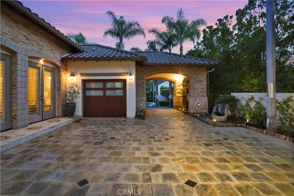 Attached, Exterior, Facade, Mediterranean