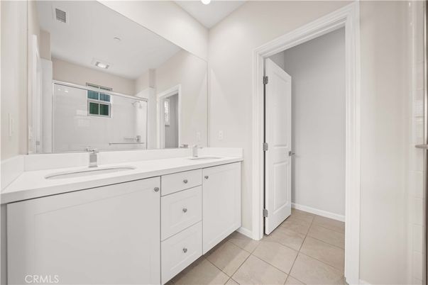 Bathroom, Dual Sink Vanities, Interior, Recessed Lighting