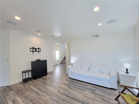 Interior, Recessed Lighting, Wood Texture Flooring