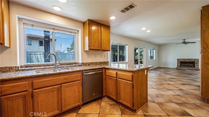 Fireplace, Interior, Kitchen, Recessed Lighting