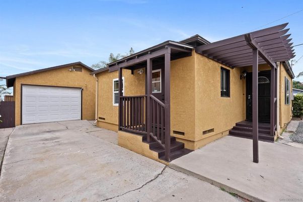 Detached Garage, Exterior