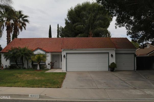 Attached, Exterior, Facade, Mediterranean