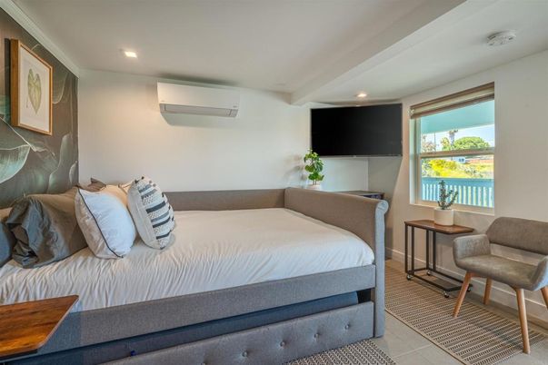 Bedroom, Interior, Recessed Lighting, Water