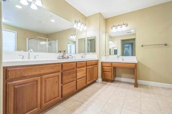 Bathroom, Dual Sink Vanities, Interior, Recessed Lighting