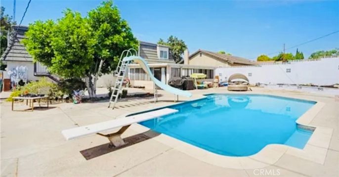 Exterior, Pool